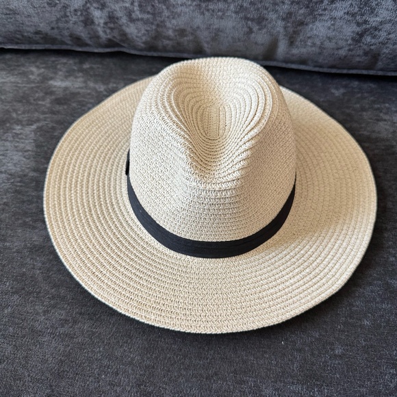 Adjustable Sun Hat for child - Picture 1 of 3